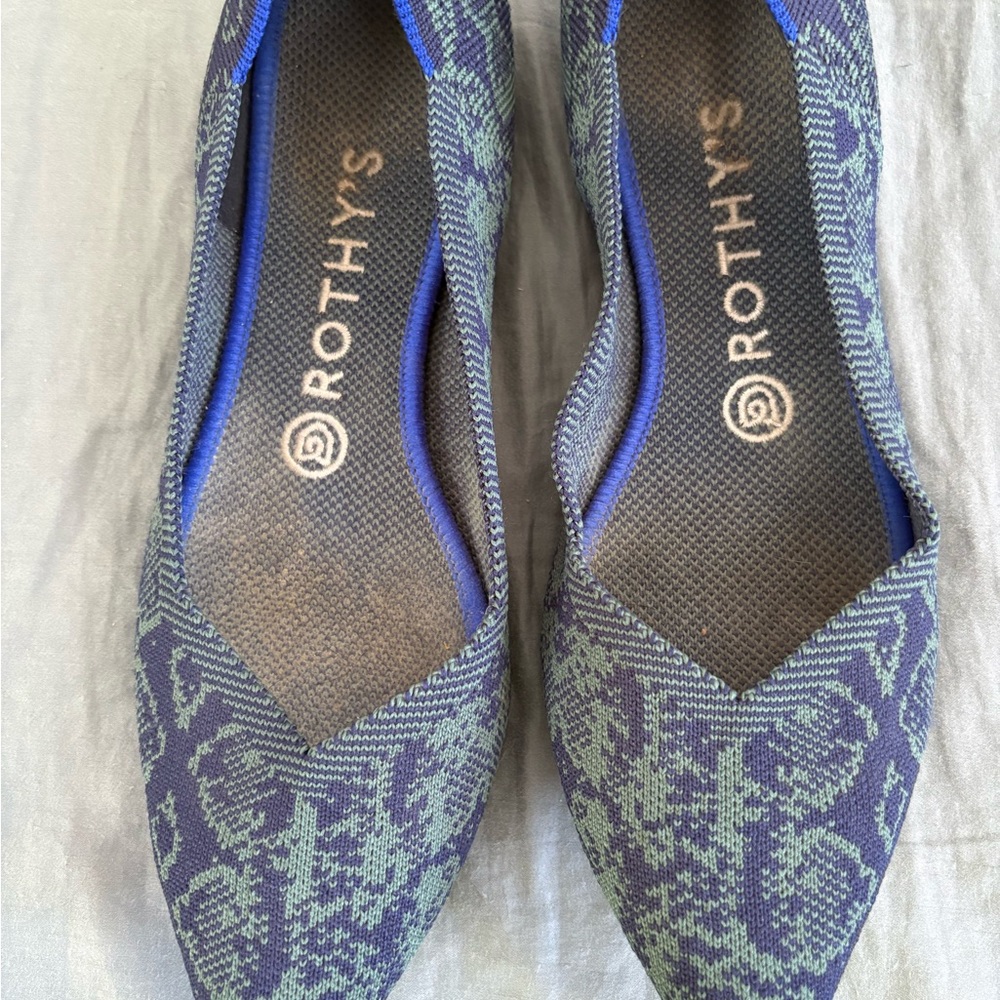 Women’s Size 9 Rothy's Stylish Blue and Green Patterned Flats